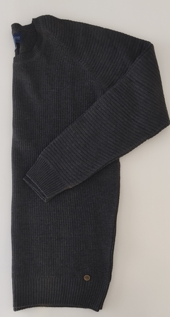 SWEATER CUELLO RED PUNTO COMBINADO COLOR GRIS OSCURO