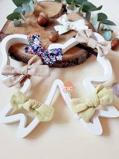 Moño organizador en madera de vinchas elásticas y gomitas para el cabello
