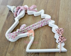 Unicornio organizador en madera de vinchas elásticas y gomitas para el cabello en internet