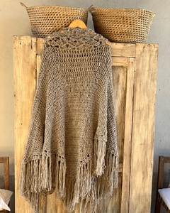 Imagen de Chal Poncho “Aluminé “Gris piedra