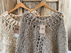Poncho “AMARU” gris piedra. - Telar de Campo