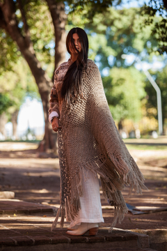 Chal Poncho “Aluminé “Gris piedra - Telar de Campo