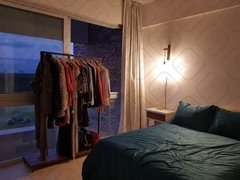 Perchero Vestidor Doble De Pie Con Base y Estante de Madera de Álamo - Tienda Industrial