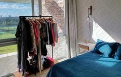Perchero Vestidor Doble De Pie Con Base y Estante de Madera de Álamo en internet