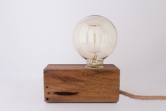 Velador Vintage Madera Guayubira con Cable Textil a Elección y Lámpara Globo G80 de Filamento