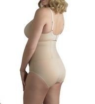 espalda mujer en trusa