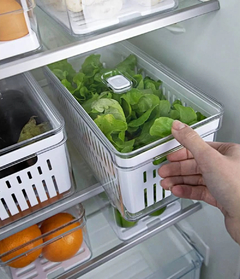 Organizador de geladeira com cesto da linha Clear Fresh da Ou foto produzida