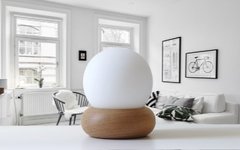 Lampara de mesa / escritorio 1 luz E27 de diseño minimalista cuerpo de madera y tulipa esferica de cristal opal satinado OBL.5 en internet