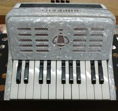 Soprani Spgde Acordeon De 22 Teclas Y 8 Bajos