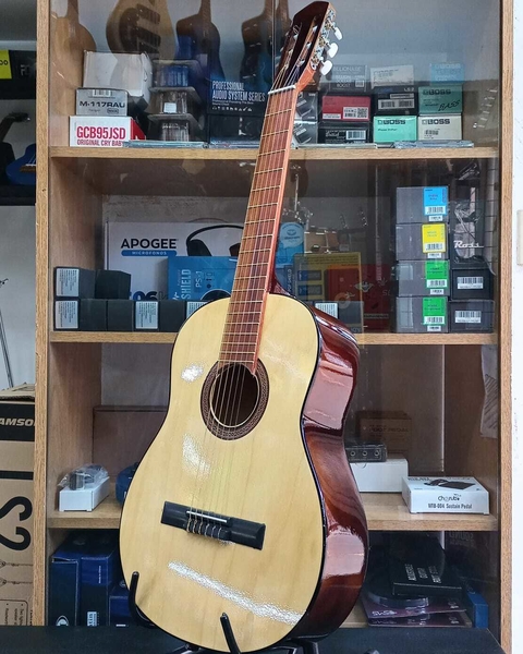 Comprar Valencia Guitarra Clásica VC104K Nat Funda