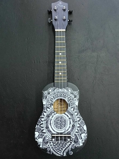 Yuka Yus60 Mndl-bk Ukelele Soprano Estampado Con Funda