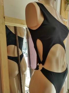 Imagen de Body Hot un hombro