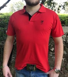 camisa polo vermelha