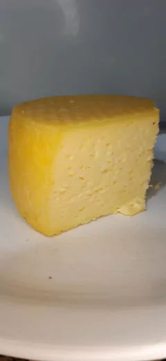 Queijo Meia Cura Artesanal - comprar online