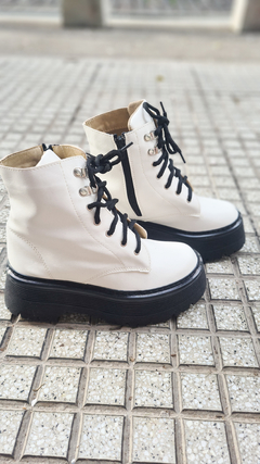 Borcego Dr. Martens. Art 9000