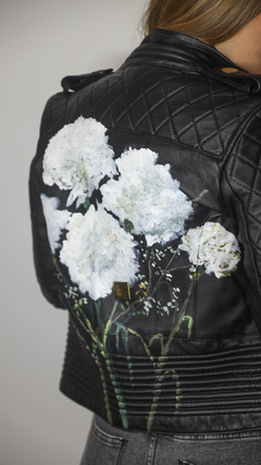 Campera de cuero Cori Pintada en internet