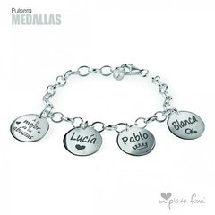 Pulsera De La Familia Con 4 Dijes Grabado De Nombres Incluid