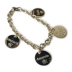 Pulsera De La Familia Con 4 Dijes Grabado De Nombres Incluid - comprar online