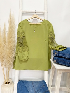 Blusa Poly - We are Lovers Indumentaria Talles Grandes