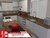 Cocina de melamina y vidrio con tirantes de aluminio. Cod. AM102