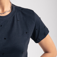 T-SHIRT - PRETO - BORDADA - Camila Akemi