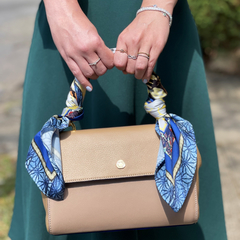 Bolsa Lisboa - Nude e acabamento Azul Royal - Camila Akemi