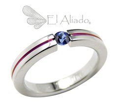 1066. Anillo compromiso en Titanio con canal fucsia.