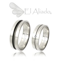 1077. Argollas de matrimonio en Titanio mate y canal negro.