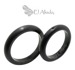 1081. Argollas negras en Titanio media caña.