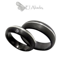 1197. Argollas negras en titanio media caña con canal en plata - comprar online