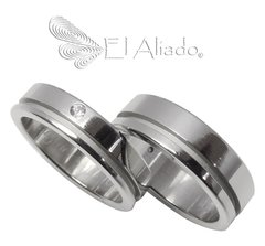 831. Argollas de matrimonio en acero con canal.
