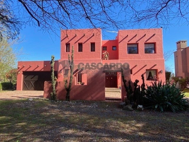 Venta Casa estilo mexicano de 4 ambientes, piscina y vista al lago.  Canning. Partido de San