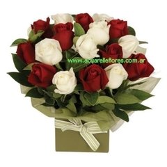 Arreglo en caja con rosas surtidas