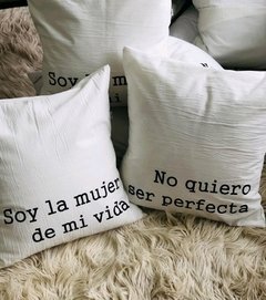 Imagen de Par de almohadones LIVE con frases