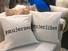 Imagen de Par de almohadones LIVE con frases