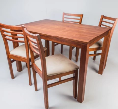 JUEGO DE MESA Y 4 SILLAS LUSTRADO en internet