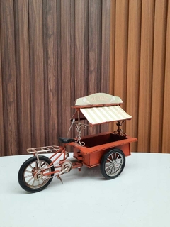 Adorno Carrito Triciclo Naranja Techo Amarillo Rayado - comprar online