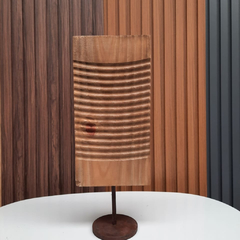Adorno Talla Huella Madera Maciza Base Hierro - comprar online