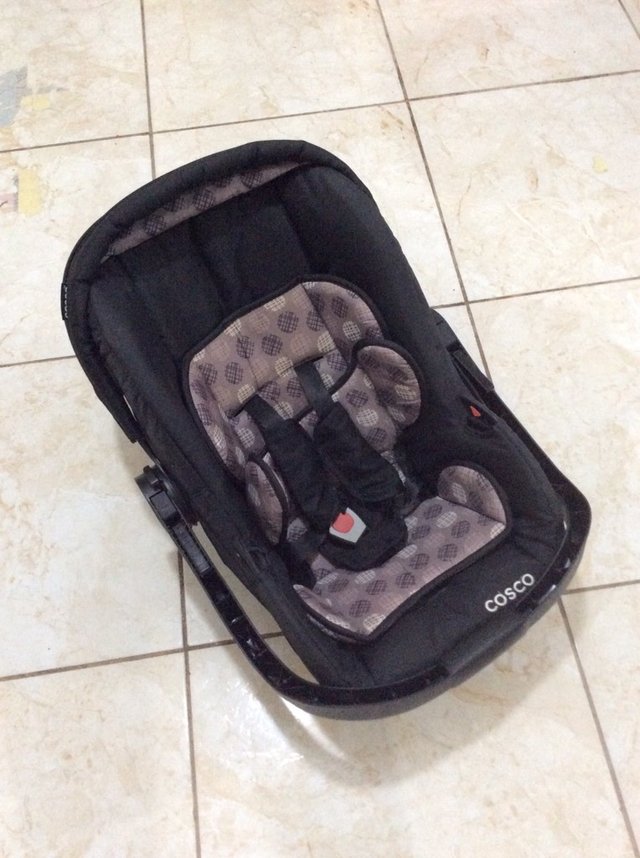 Carrinho de Bebê Cosco Travel System Jetty Duo + Bebê Conforto, 3 Rodas,  Capota com Visor, Preto em Promoção | Ofertas na Americanas