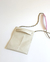 Bandolera estilo morral.  Tiene 3 formas de usarla: bicolor y monocromo al hombro; y cortita juntado los dos topes.  Cuero + cordón trenzado. Forrería estampada.  Combinación única.  Uno a uno. Hecho en Argentina.