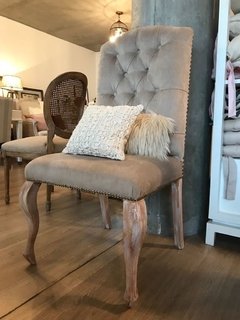SILLA CAPITONE CON CURVA SUPERIOR - comprar online