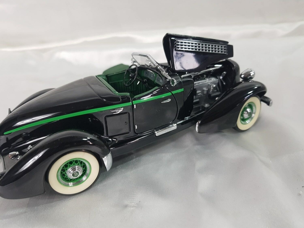 AUBURN 851 SPEEDSTER (1935) - FRANKLIN MINT 1:24