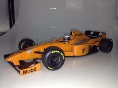 F1 Mclaren MP4/12 D. Coulthard (Test Car) - Minichamps 1/18