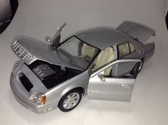 Cadillac 2000 DeVille DTS - Maisto 1/18 - B Collection
