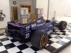 F1 Ligier JS41 M. Brundle - Minichamps 1/18 on internet