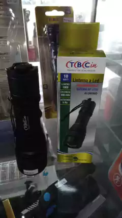 Linterna Recargable Tbcin con zoom 1000 lumens potente