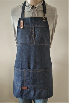 AVENTAL JEANS AZUL LION - SOB ENCOMENDA