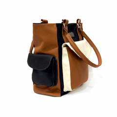 BOLSO EXPLORADOR NEGRO CON MIEL en internet