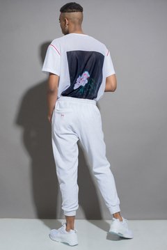 WHITE T-SHIRT "1" en internet