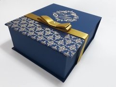 Caixa 18x21x8 Hot Stamping para Mini Champanhe + 2 Taças c/ forro de cetim - comprar online